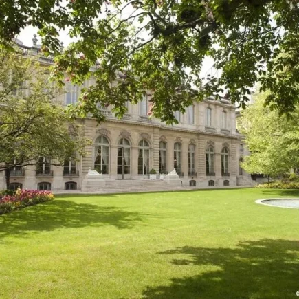 Qu'est-ce que la constitution française ? 10 hotel de lassay jpg