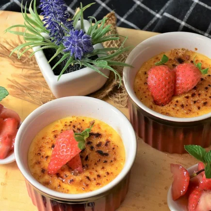 Les Desserts Français : Un Voyage Gourmand à Travers l’Histoire et les Saveurs 2 crem brulee jpg